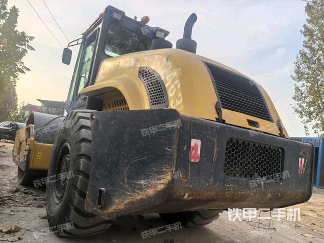 左后45°（压路机整机外观）