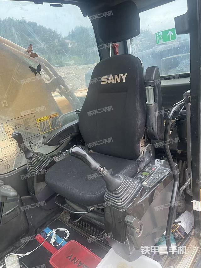 后窗玻璃角标（驾驶室部分）