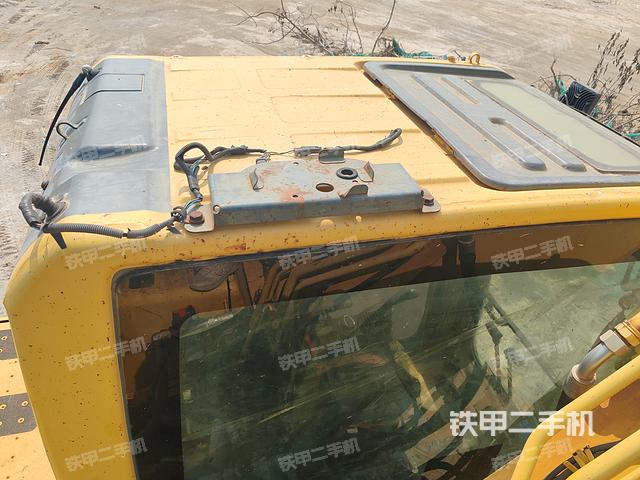 駕駛室頂部（整機外觀）