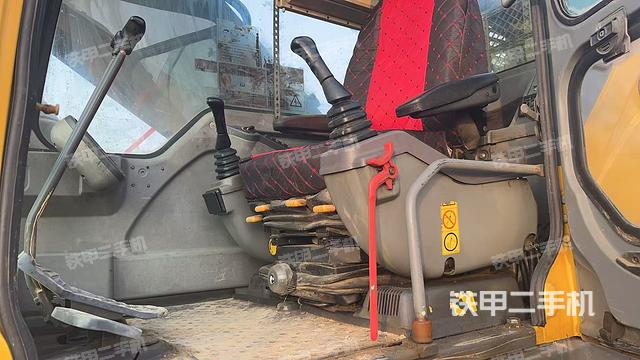 駕駛室整體（整機(jī)外觀）