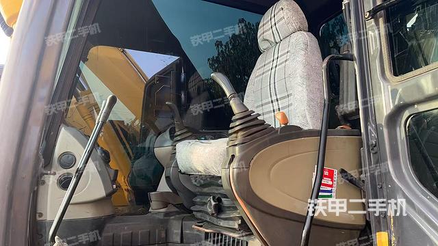 駕駛室整體（整機外觀）