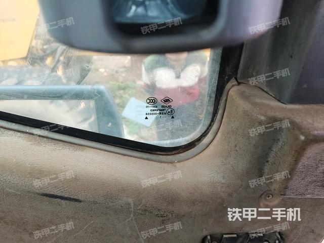 左后方玻璃角標(biāo)（駕駛室部分）