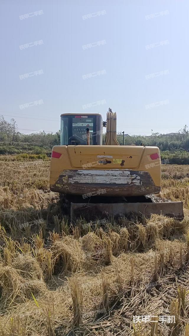 駕駛室頂部（整機外觀）