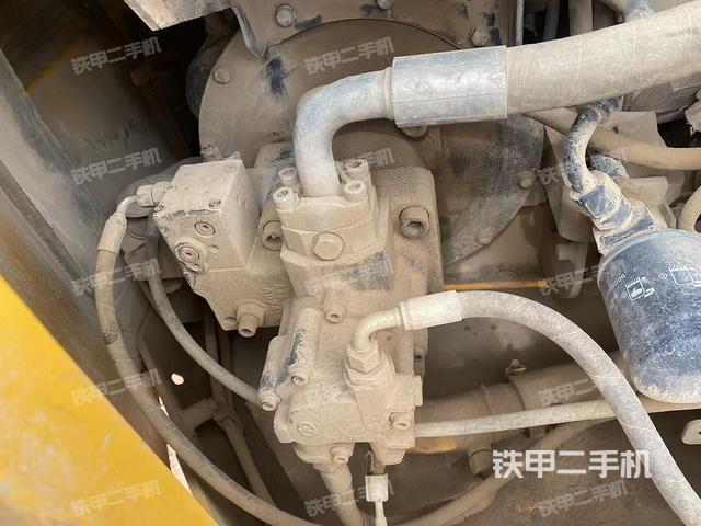 液壓泵艙室正面整體（整機(jī)外觀）