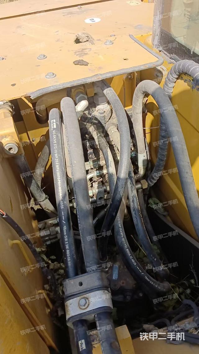 回轉(zhuǎn)馬達和主控閥（整機外觀）