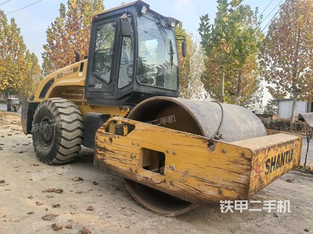 右前45°（压路机整机外观）