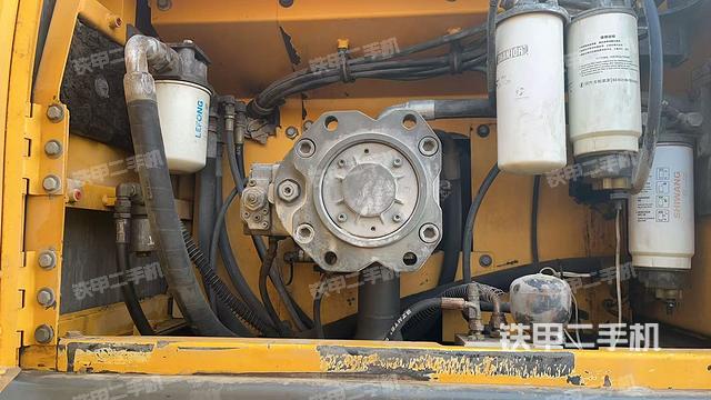 液壓泵艙室正面整體（整機(jī)外觀）