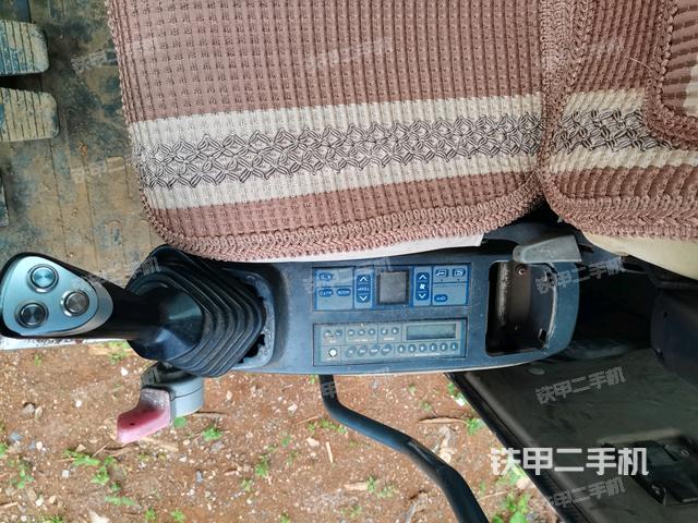 座椅左側(cè)控制臺/音響/含左手柄（駕駛室部分）