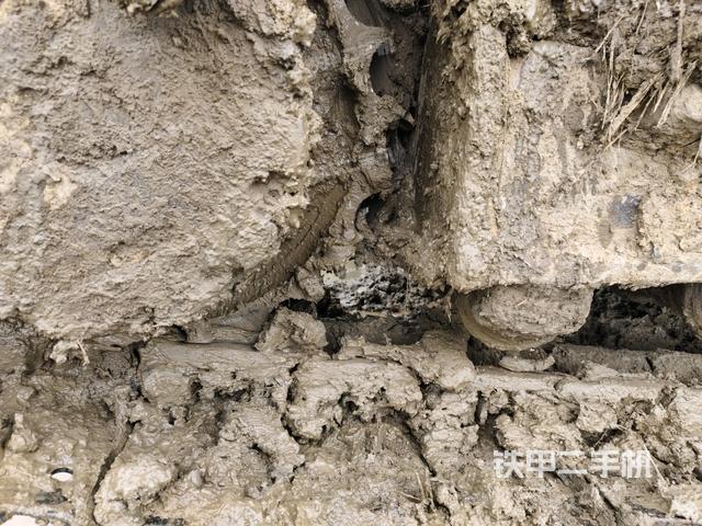 右驅(qū)動輪（行走機構(gòu)）