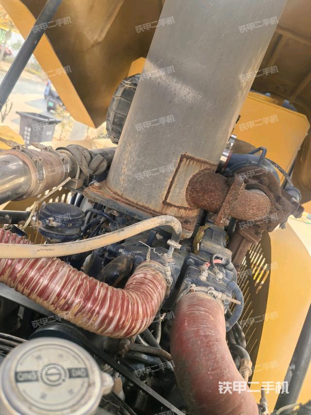 散热器全景（压路机发动机舱）