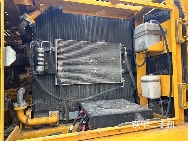 驾驶室顶部（整机外观）