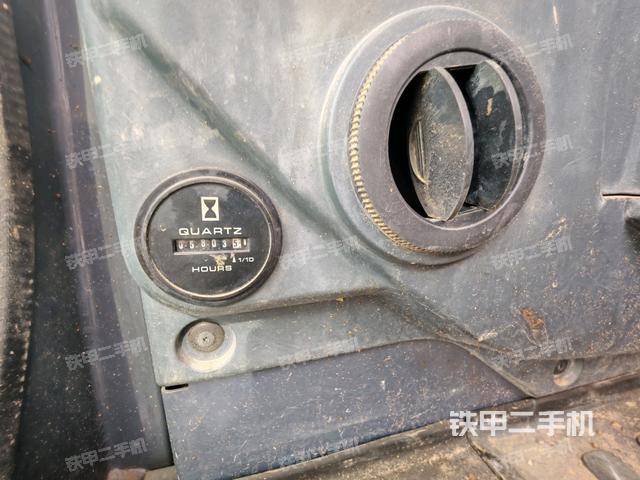 駕駛室頂部（整機外觀）