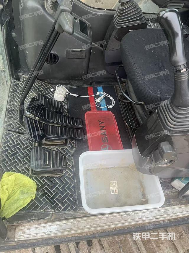 座椅后部（驾驶室部分）