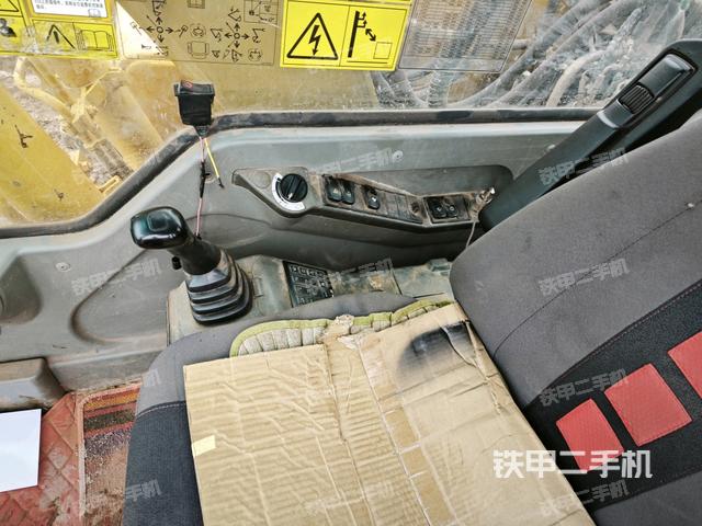 座椅右侧控制台/钥匙门/油门/含右手柄（驾驶室部分）