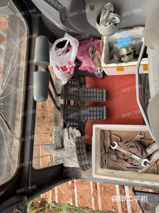 座椅后部（駕駛室部分）