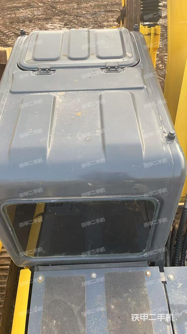 駕駛室頂部（整機外觀）