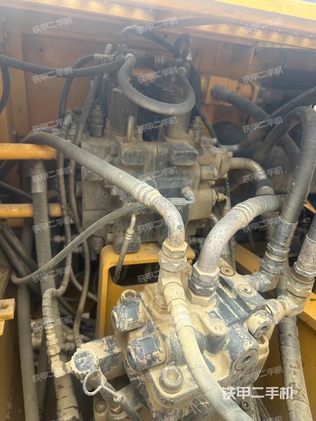 回转马达和主控阀（整机外观）