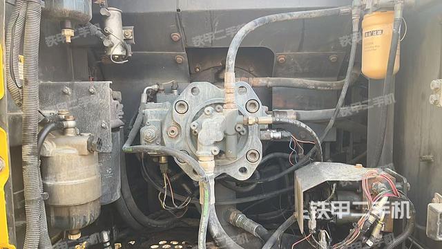 液壓泵艙室正面整體（整機(jī)外觀）