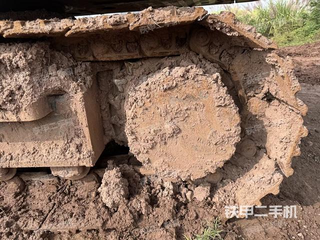 右驱动轮（行走机构）