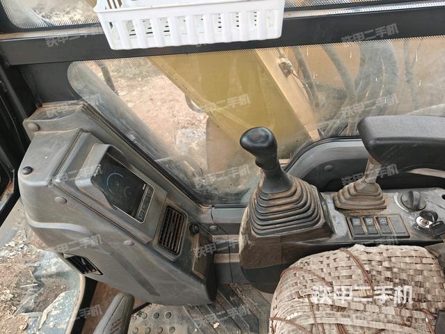 駕駛室整體（整機外觀）