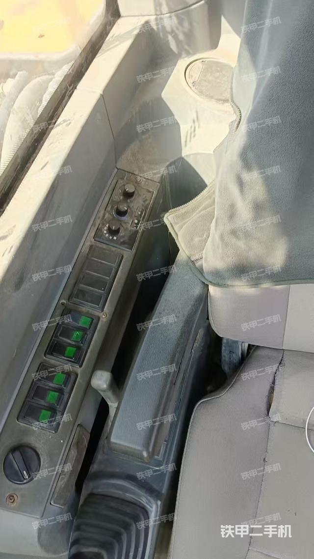 駕駛室整體（整機外觀）