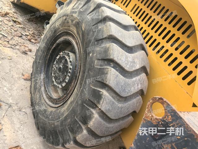 前轮左侧减震块连接及部件（压路机前后车架）