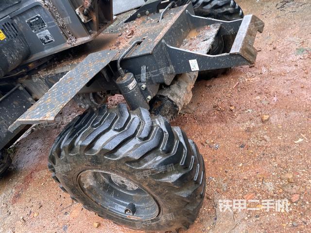 右驱动轮（行走机构）