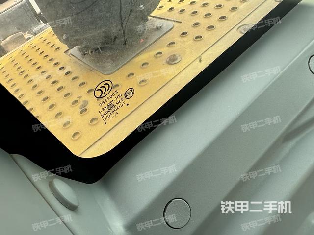 后窗玻璃角标（驾驶室部分）