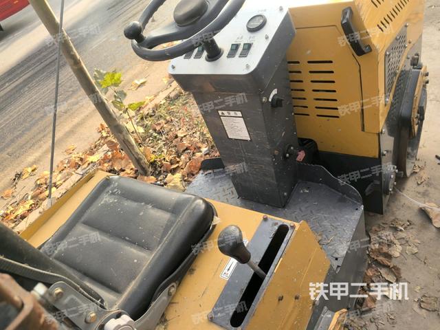 后玻璃角标（压路机驾驶室）