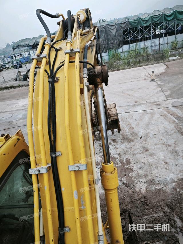 大臂背部俯视（工作和回转装置）