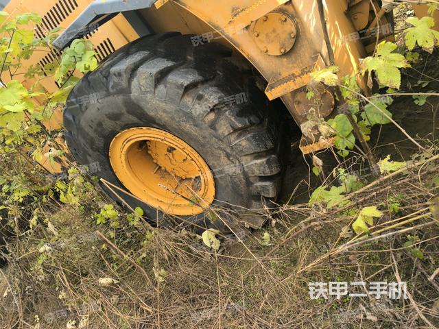 前轮左侧减震块连接及部件（压路机前后车架）