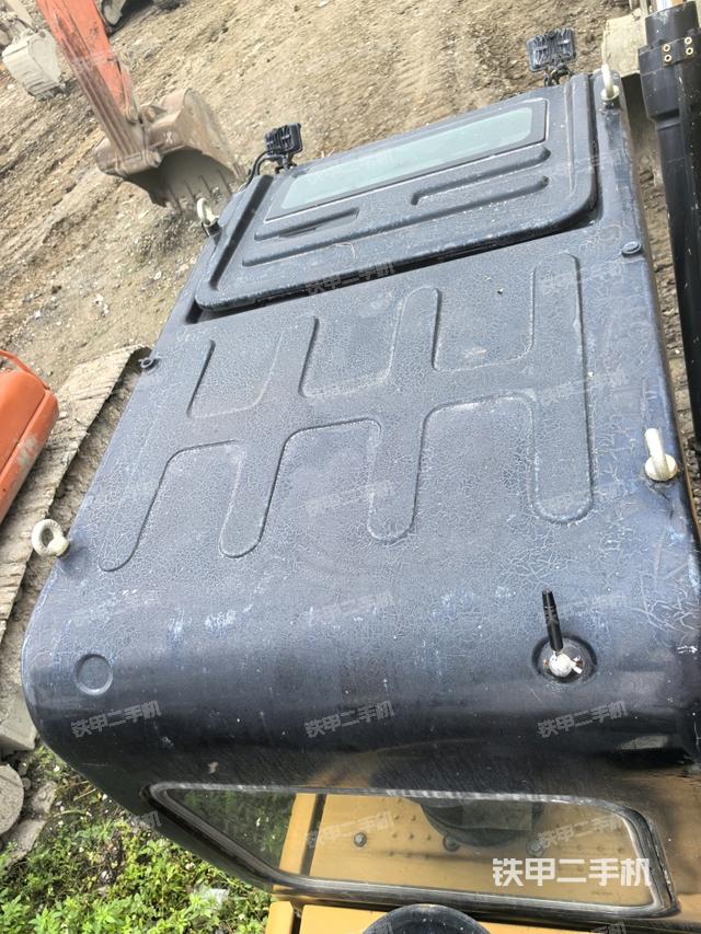 驾驶室顶部（整机外观）