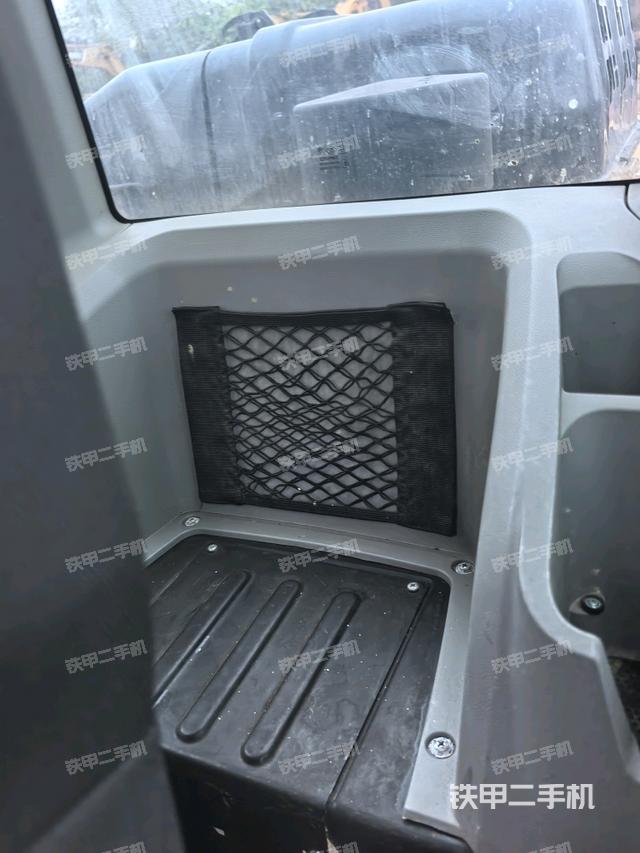 后窗玻璃角标（驾驶室部分）