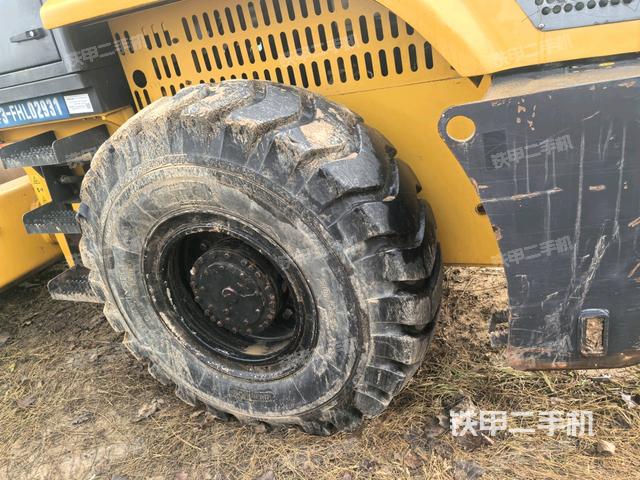 正后侧（压路机前后车架）