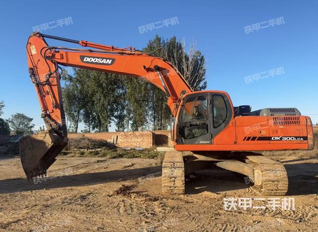 斗山DX300LC挖掘機(jī)