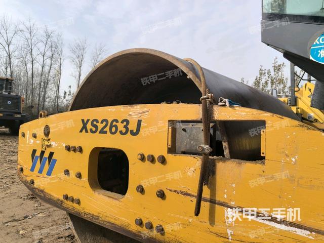 前轮右侧减震块连接及部件（压路机前后车架）