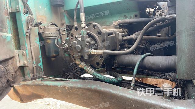 液壓泵艙室正面整體（整機(jī)外觀）