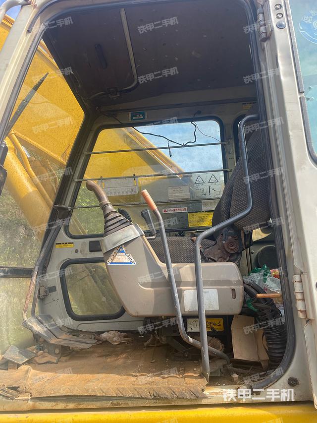 驾驶室整体（整机外观）