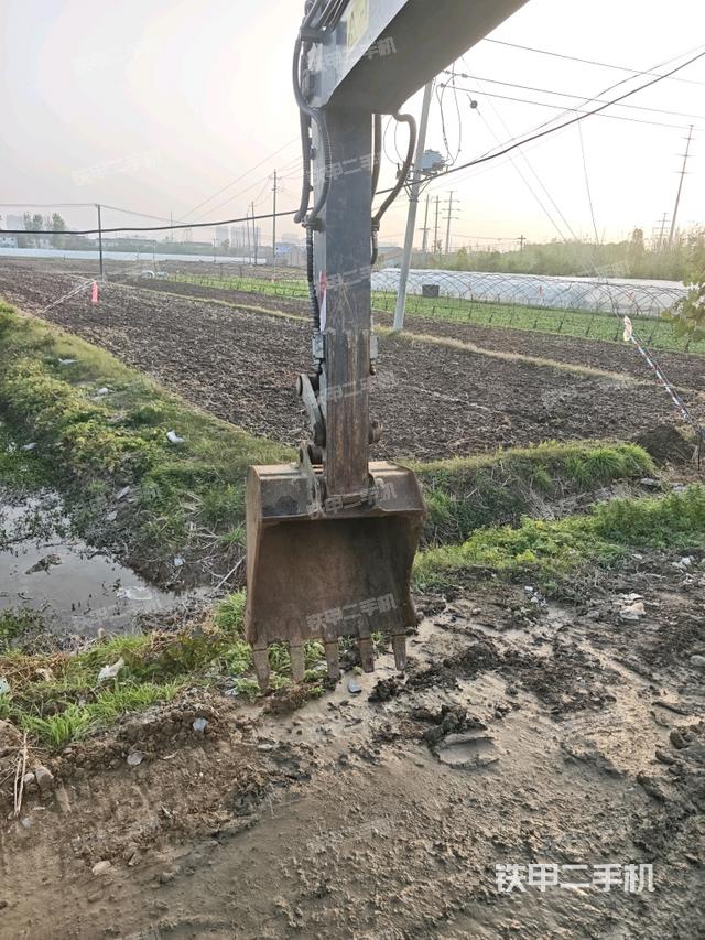 铲斗右后整体（工作和回转装置）