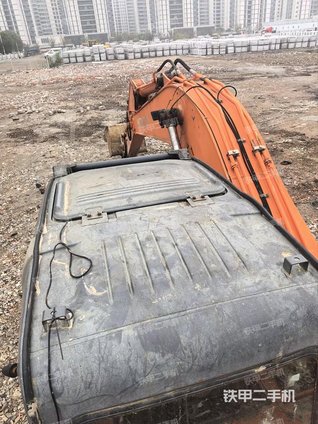 驾驶室顶部（整机外观）