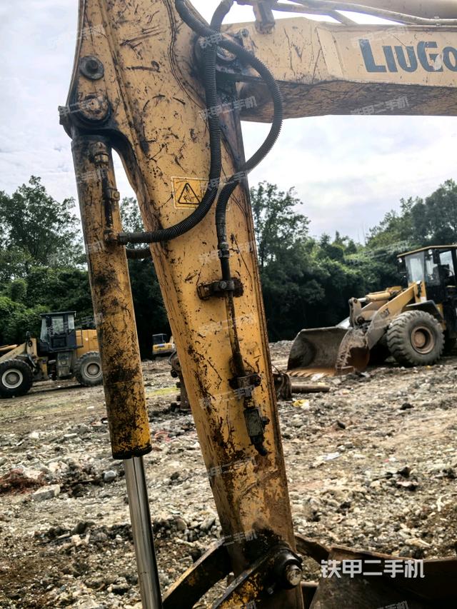 小臂整体右前（工作和回转装置）