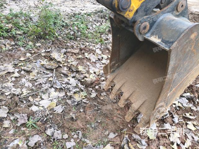 鏟斗右后整體（工作和回轉(zhuǎn)裝置）