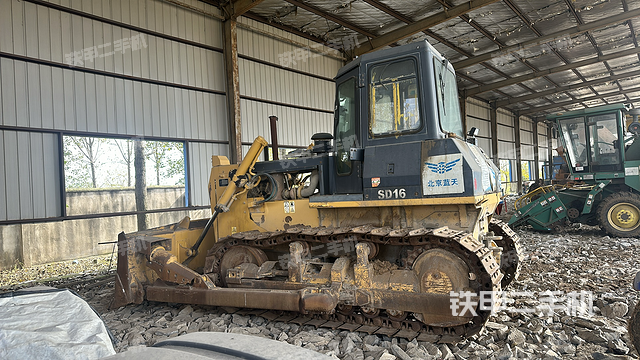 整机右侧（设备外观及核心部件）