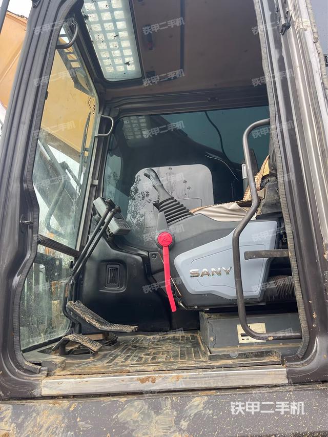 驾驶室整体（整机外观）