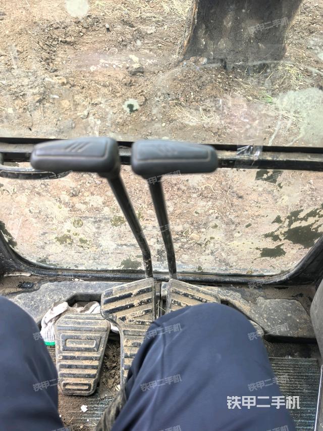 后窗玻璃角标（驾驶室部分）