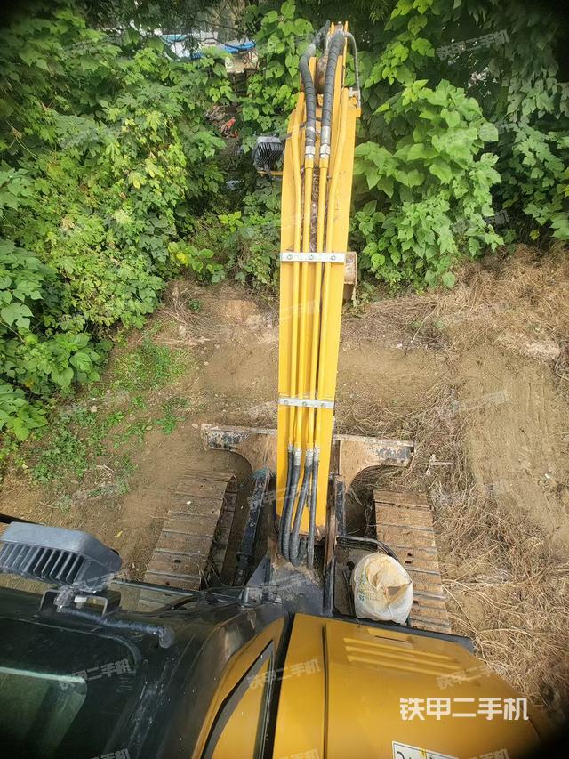 驾驶室顶部（整机外观）