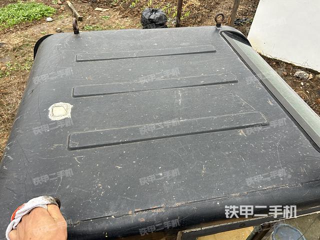 驾驶室顶部（整机外观）