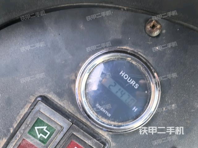 操作台全景（压路机驾驶室）