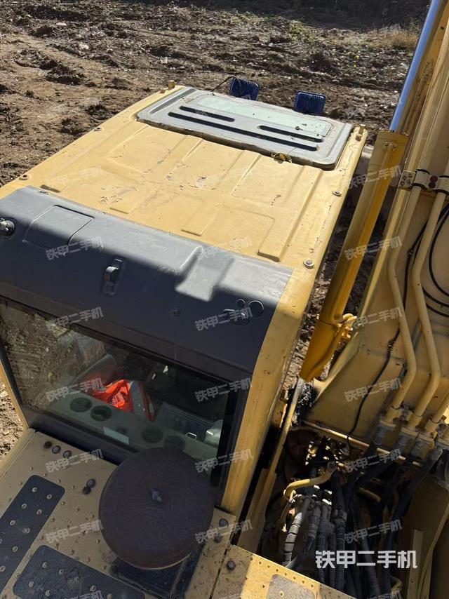 駕駛室頂部（整機外觀）