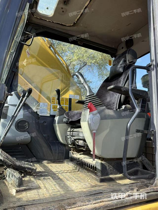 駕駛室整體（整機外觀）